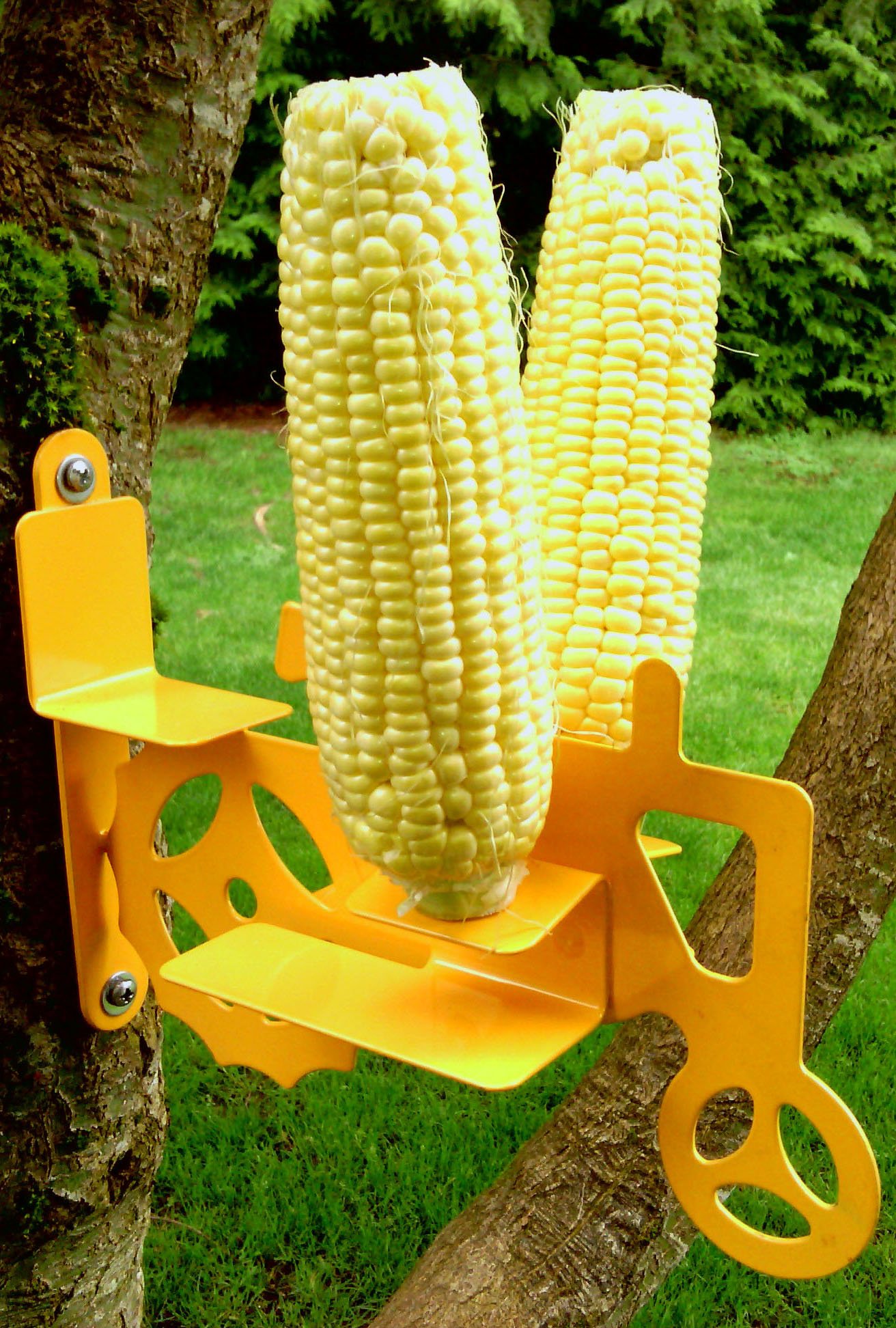 (image for) Zenport Bird Feeder Z203008 Tractor Cob Squirrel and Bird Feeder